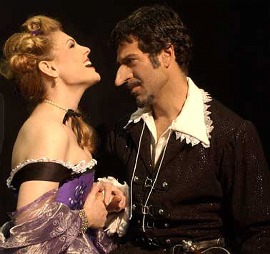 Un rôle longtemps rêvé par Innvar, celui de Cyrano. Ici avec Heather Ayers en Roxane. © Kevin Sprague